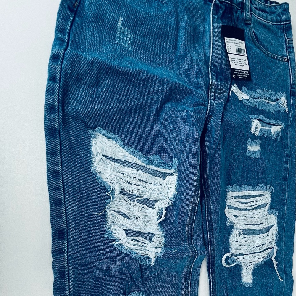 DISTRESSED ROLL HEM DAD
BLUE